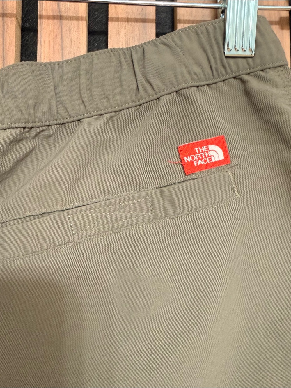 The North Face Women's Olive Khaki Cargo Shorts Medium - Picture 6 of 7